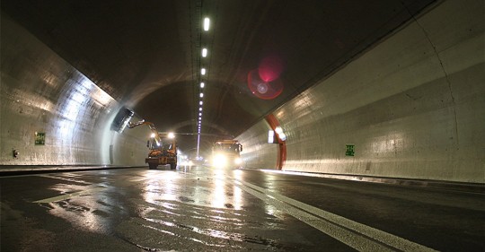  Tunnelreinigung Neufeldtunnel 