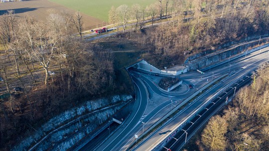  Neufeldtunnel Portal mit Bereich Sicherheitsholzerei 